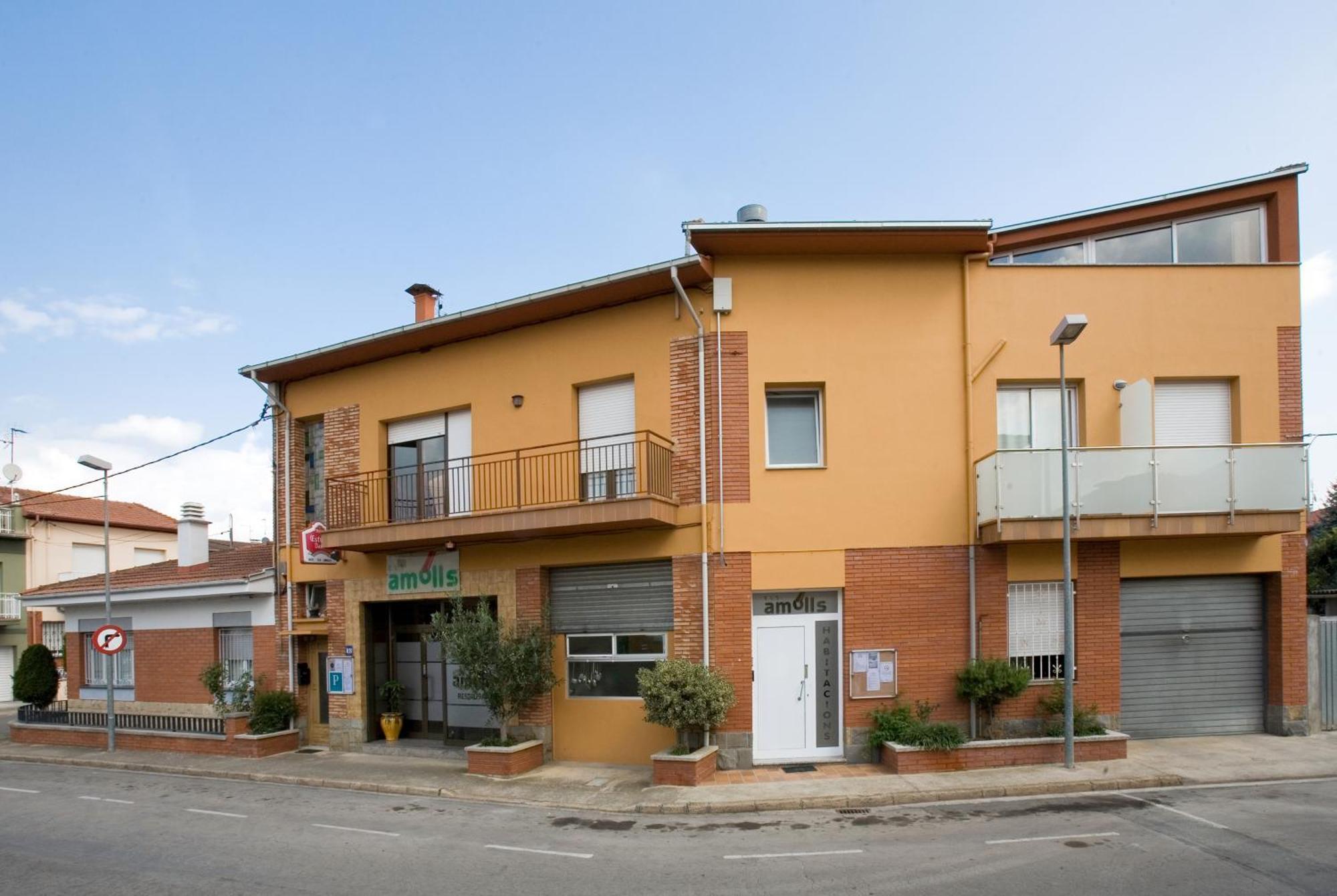 Amolls Restaurant I Habitacions Hotel Olot Exterior photo